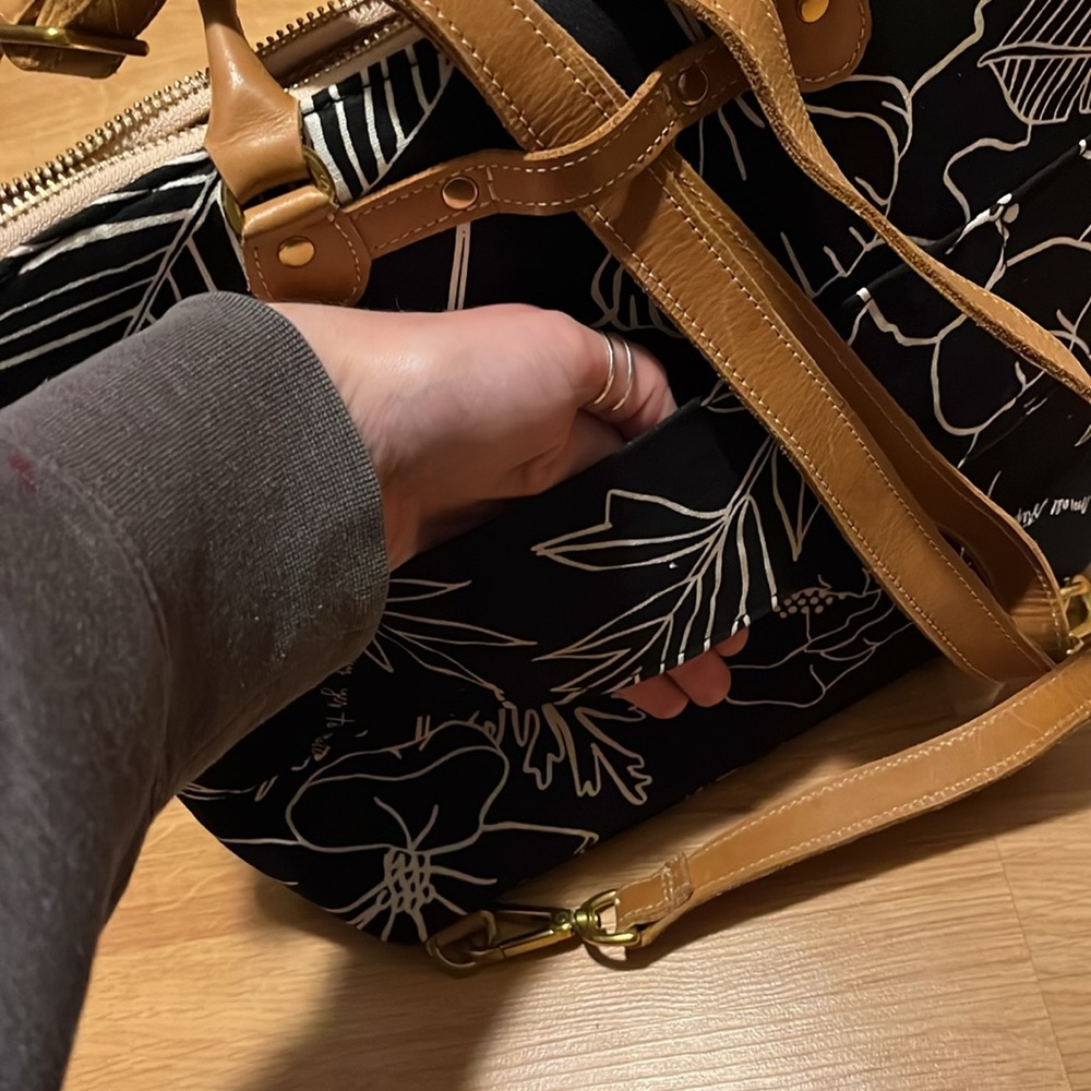 Custom Sseko Secret Garden Tote/Backpack with classic tan leather handles - Picture 4 of 6